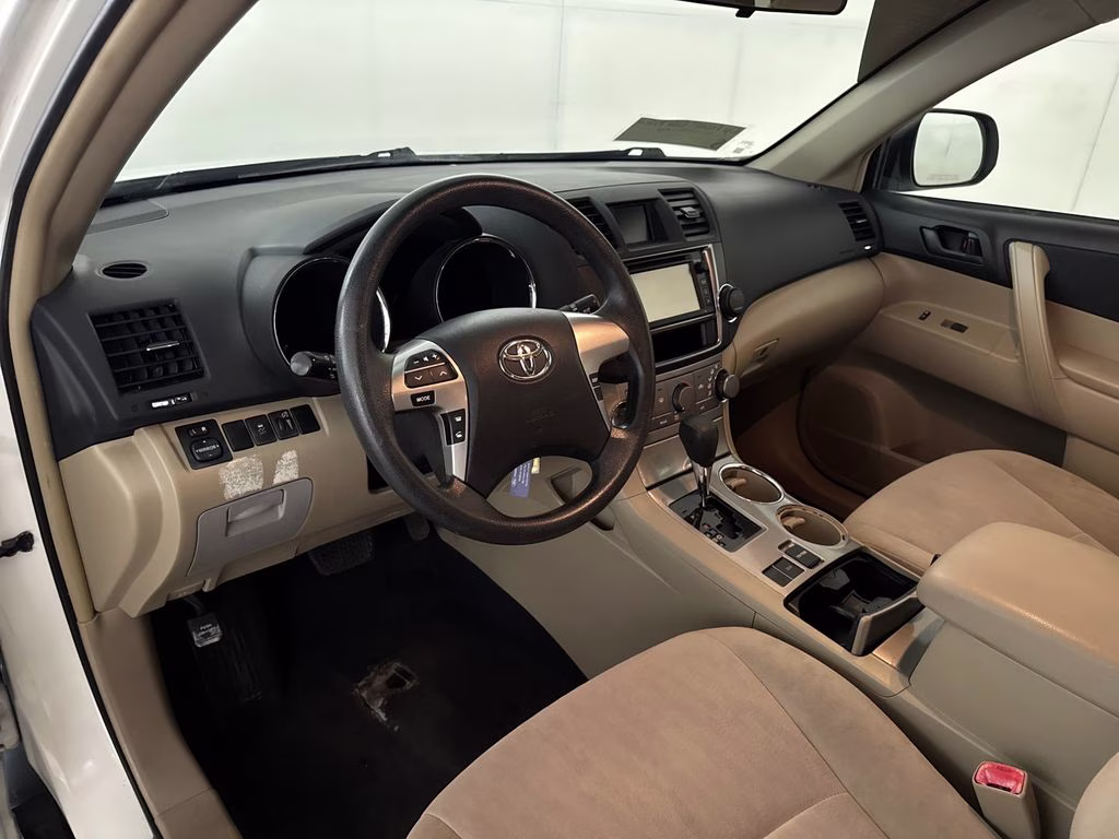 2013 Blizzard Pearl Toyota Highlander Base FWD SUV