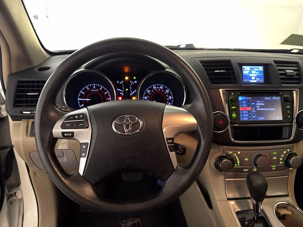 2013 Blizzard Pearl Toyota Highlander Base FWD SUV