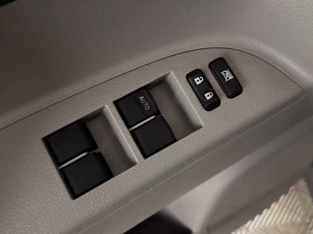 2013 Magnetic Gray Metallic Toyota Highlander Base FWD SUV