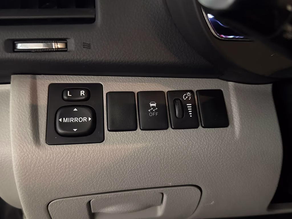 2013 Magnetic Gray Metallic Toyota Highlander Base FWD SUV