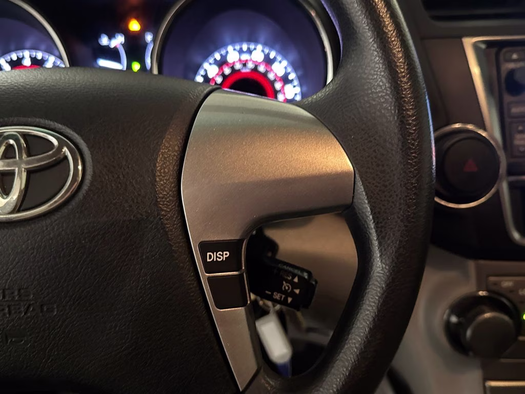 2013 Magnetic Gray Metallic Toyota Highlander Base FWD SUV
