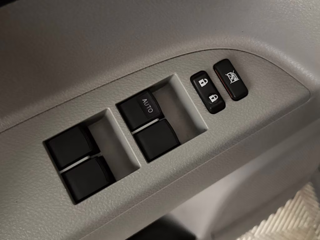 2013 Magnetic Gray Metallic Toyota Highlander Base FWD SUV