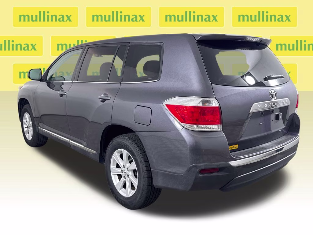 2013 Magnetic Gray Metallic Toyota Highlander Base FWD SUV