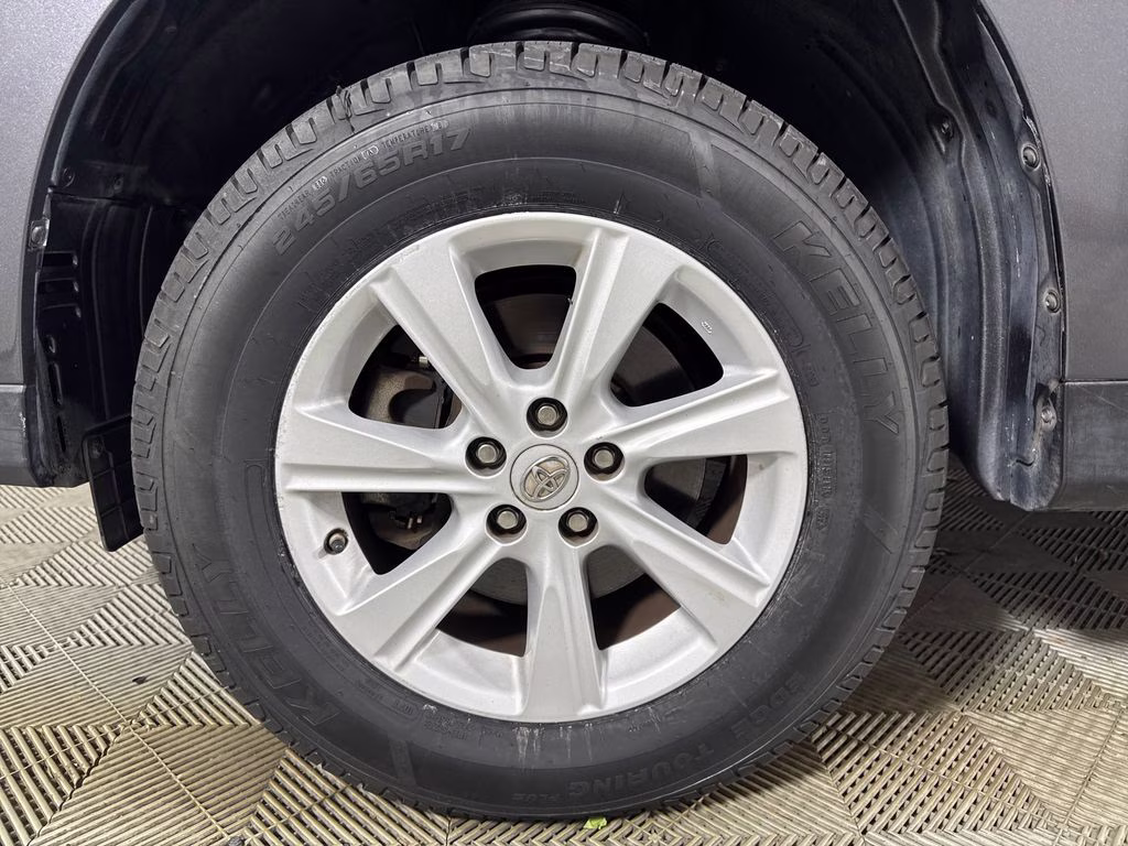 2013 Magnetic Gray Metallic Toyota Highlander Base FWD SUV