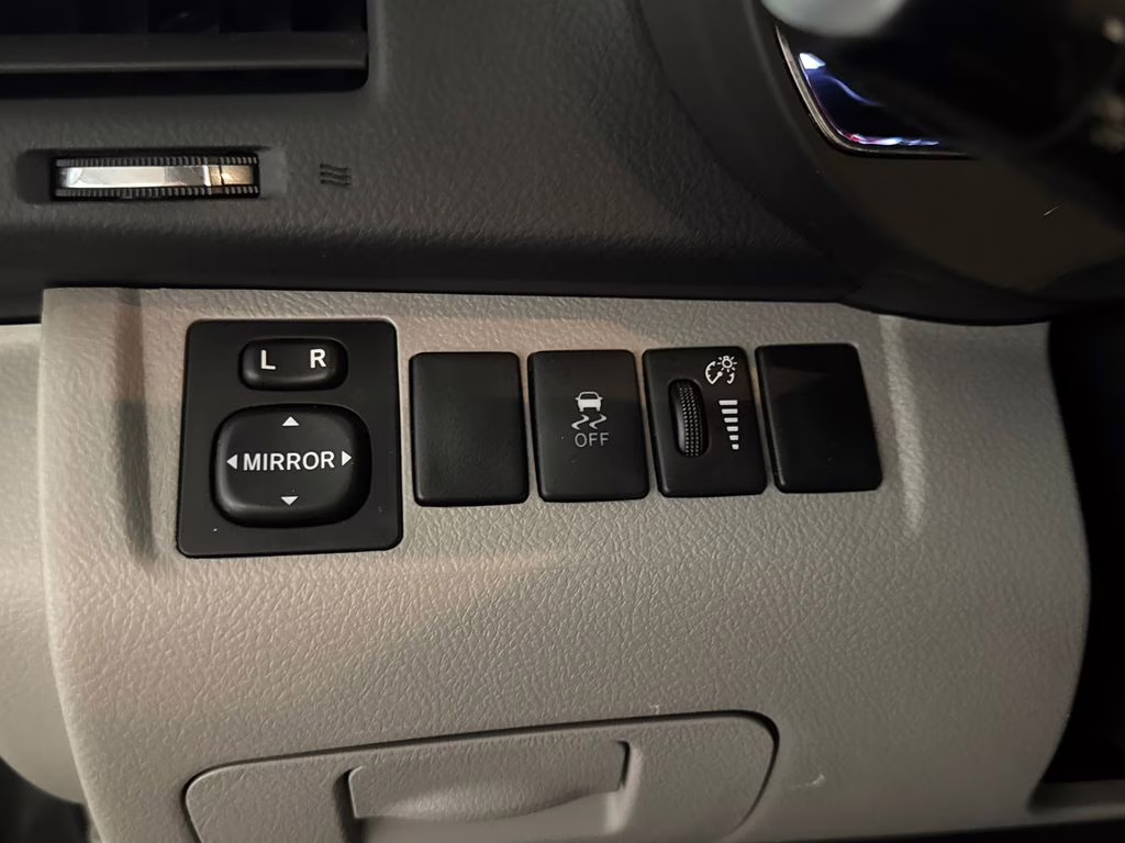 2013 Magnetic Gray Metallic Toyota Highlander Base FWD SUV