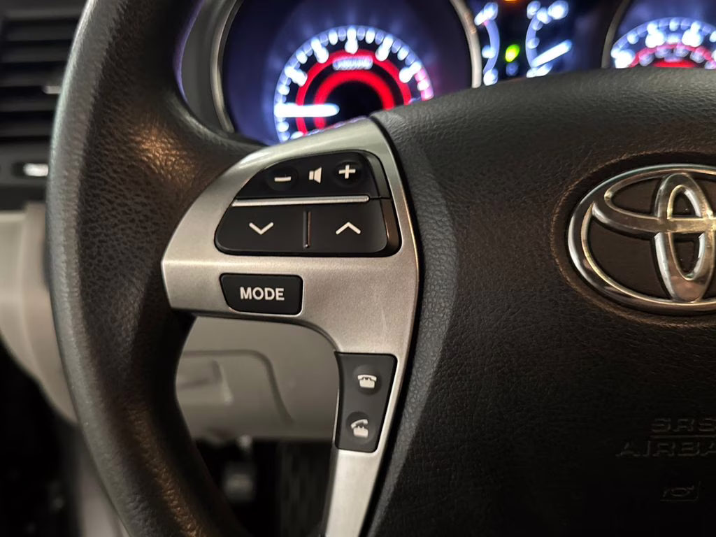 2013 Magnetic Gray Metallic Toyota Highlander Base FWD SUV