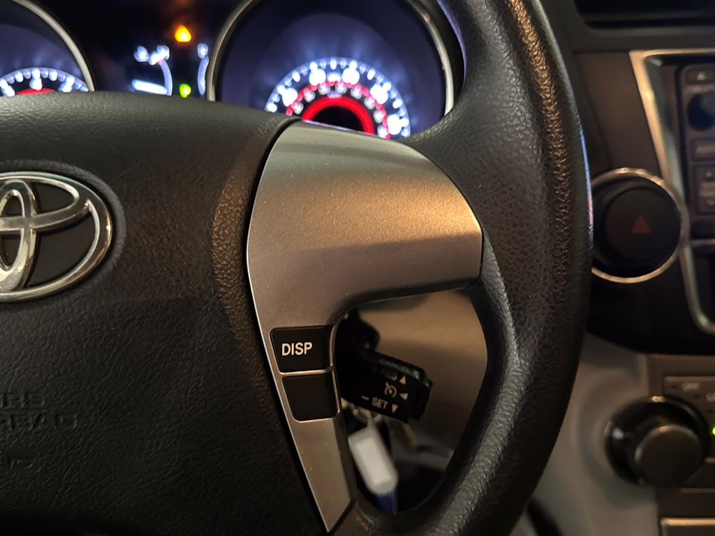 2013 Magnetic Gray Metallic Toyota Highlander Base FWD SUV