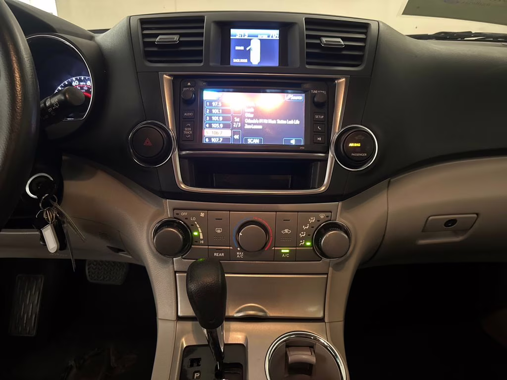 2013 Magnetic Gray Metallic Toyota Highlander Base FWD SUV