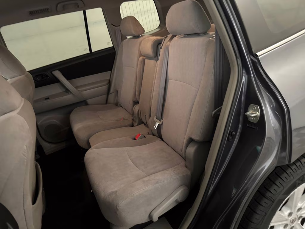 2013 Magnetic Gray Metallic Toyota Highlander Base FWD SUV