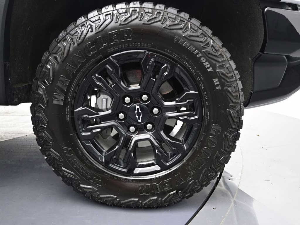 2025 Summit White Chevrolet Silverado 1500 ZR2 4X4 Truck