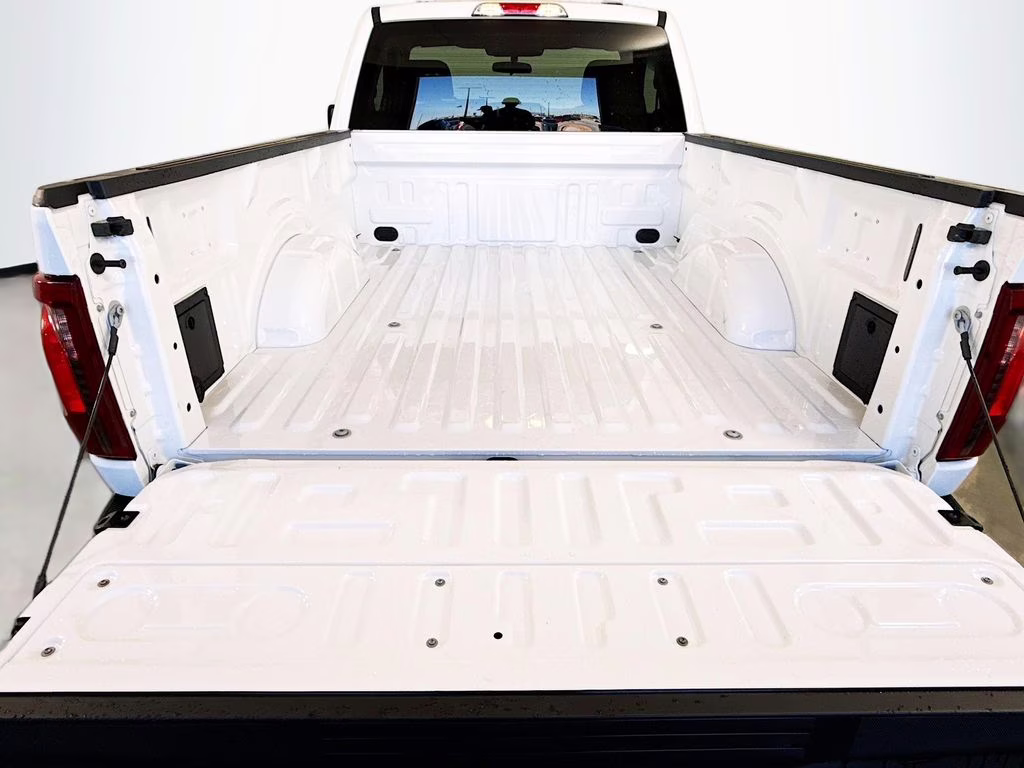 2025 Oxford White Ford F-150 XL 4X4 Truck