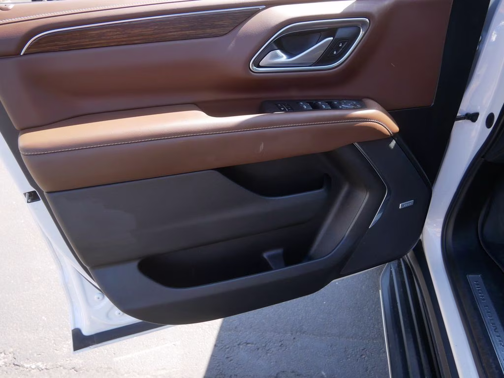 2022 Iridescent Pearl Tricoat Chevrolet Tahoe High Country w/ Pano Roof 4X4 SUV