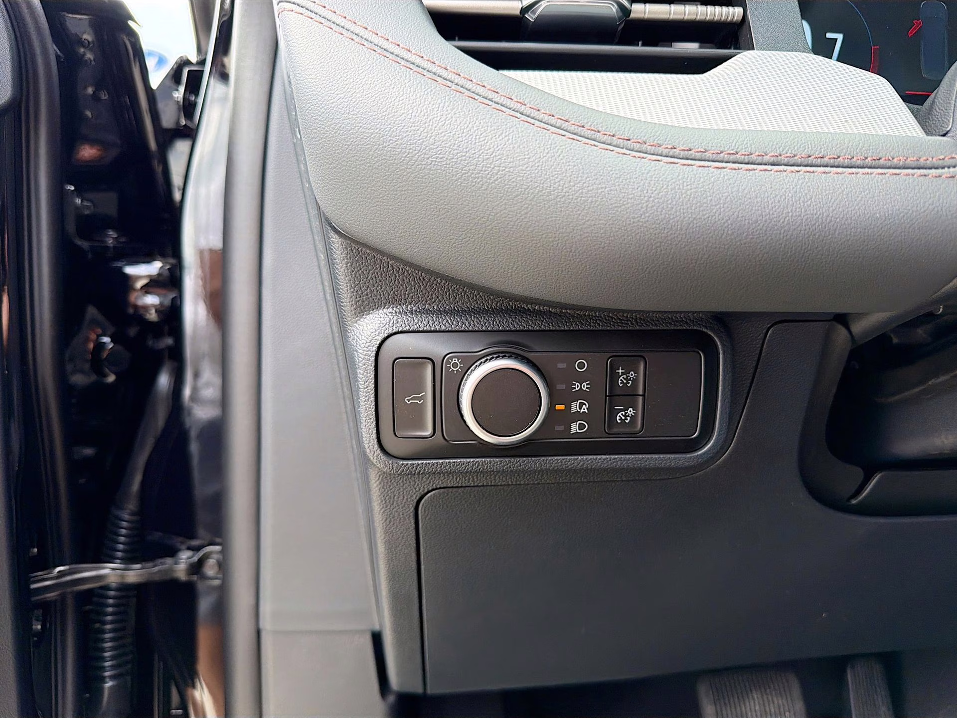 2026 Agate Black Metallic Ford Explorer Active RWD SUV