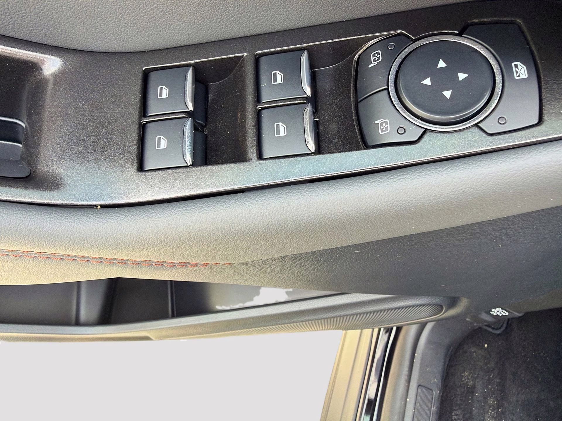 2026 Agate Black Metallic Ford Explorer Active RWD SUV