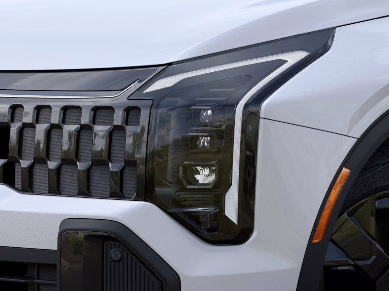 2026 Glacial White Pearl Kia Sportage X-Line AWD SUV