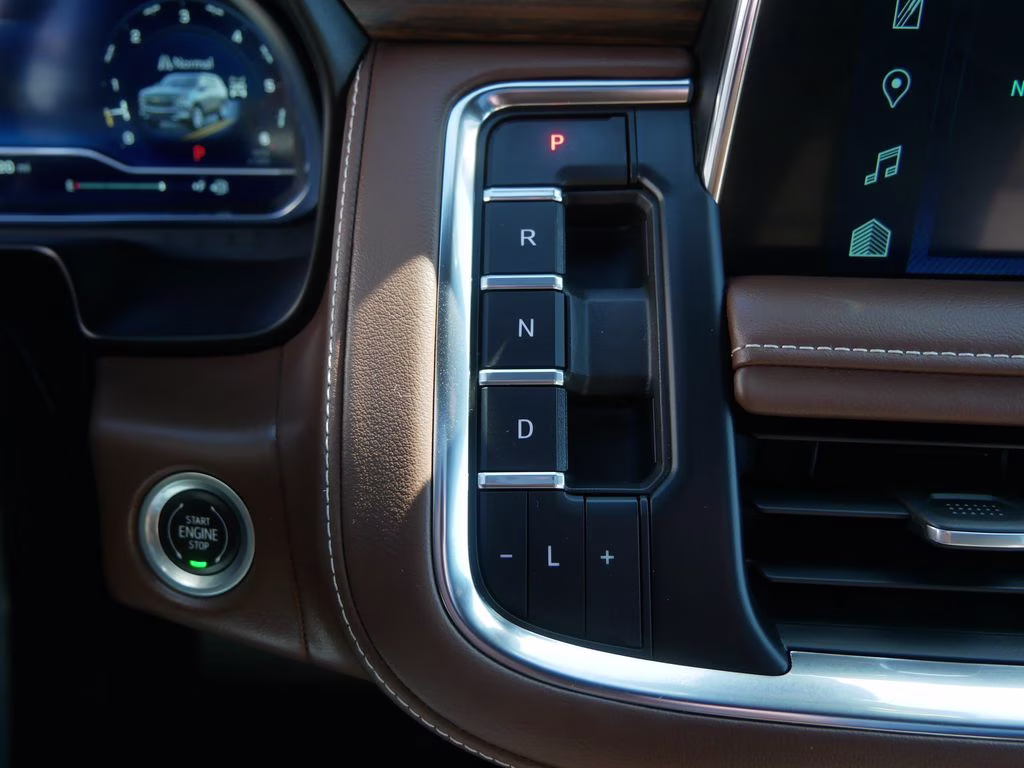 2022 Iridescent Pearl Tricoat Chevrolet Tahoe High Country w/ Pano Roof 4X4 SUV