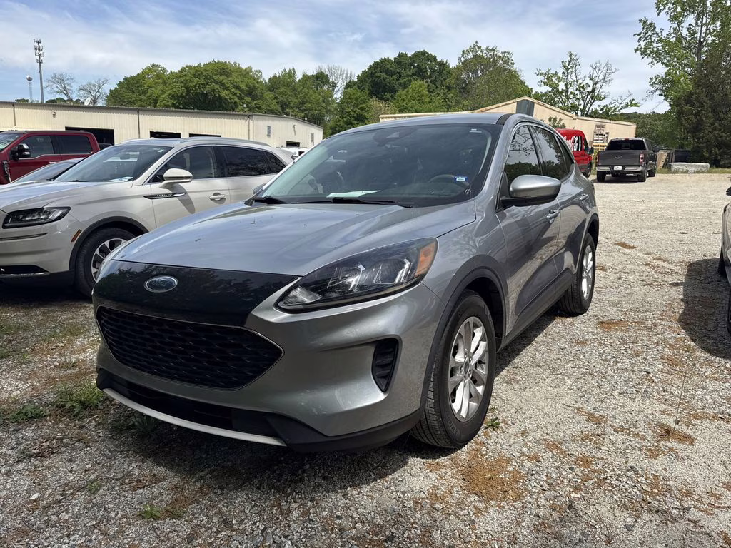 2021 Silver Metallic Ford Escape SE FWD SUV