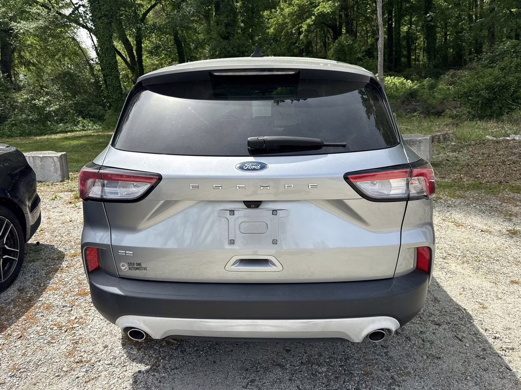 2021 Silver Metallic Ford Escape SE FWD SUV