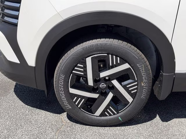2026 Aspen White/Super Black Nissan Kicks SV FWD SUV