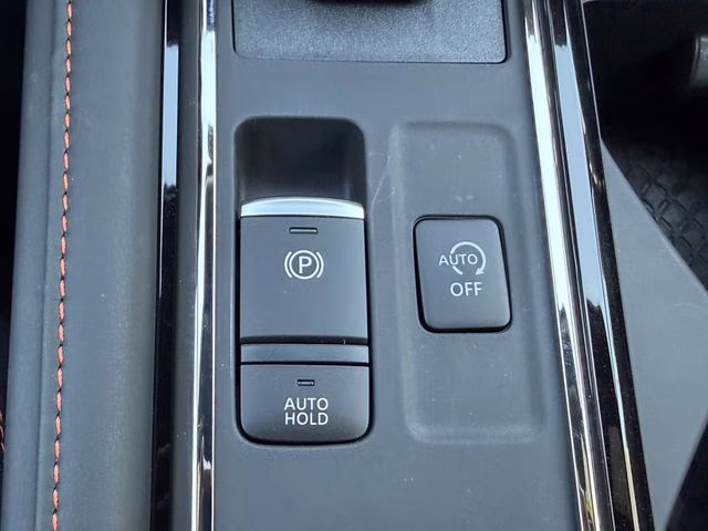 2026 Everest White Pearl/Black Nissan Pathfinder Rock Creek 4X4 SUV