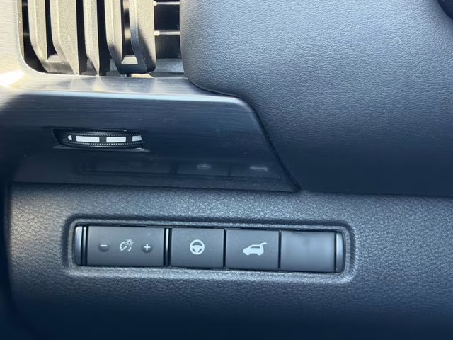 2026 Everest White Pearl/Black Nissan Pathfinder Rock Creek 4X4 SUV