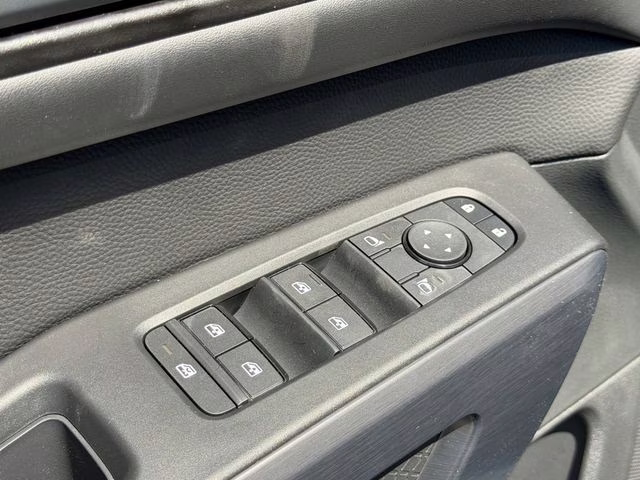 2026 Everest White Pearl/Black Nissan Pathfinder Rock Creek 4X4 SUV