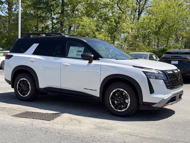 2026 Everest White Pearl/Black Nissan Pathfinder Rock Creek 4X4 SUV