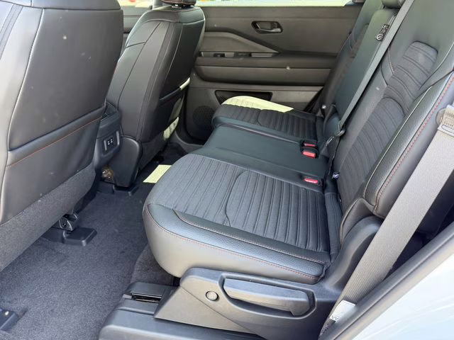 2026 Everest White Pearl/Black Nissan Pathfinder Rock Creek 4X4 SUV
