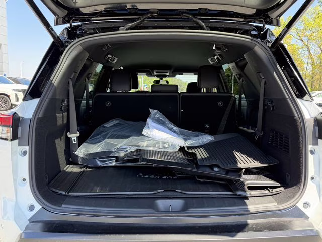 2026 Everest White Pearl/Black Nissan Pathfinder Rock Creek 4X4 SUV