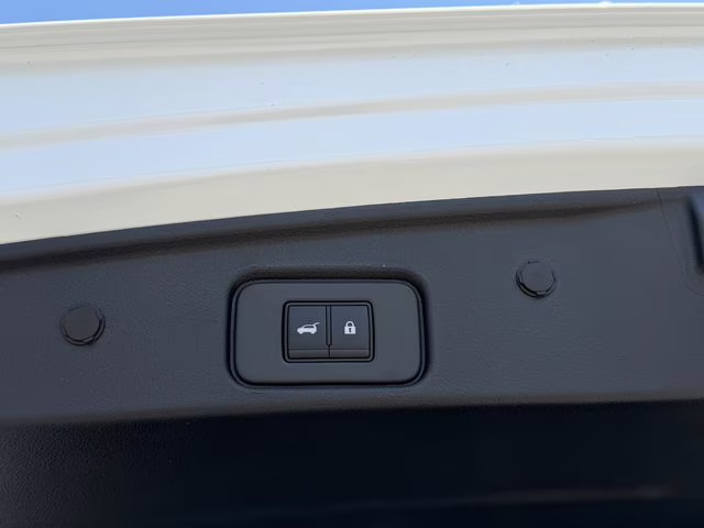 2026 Everest White Pearl/Black Nissan Pathfinder Rock Creek 4X4 SUV