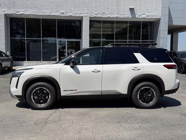 2026 Everest White Pearl/Black Nissan Pathfinder Rock Creek 4X4 SUV