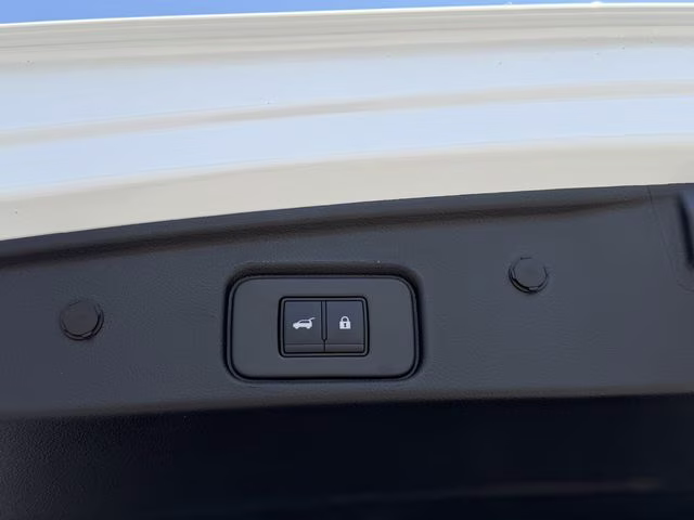 2026 Everest White Pearl/Black Nissan Pathfinder Rock Creek 4X4 SUV