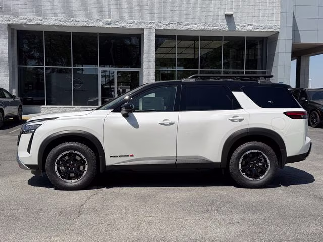 2026 Everest White Pearl/Black Nissan Pathfinder Rock Creek 4X4 SUV