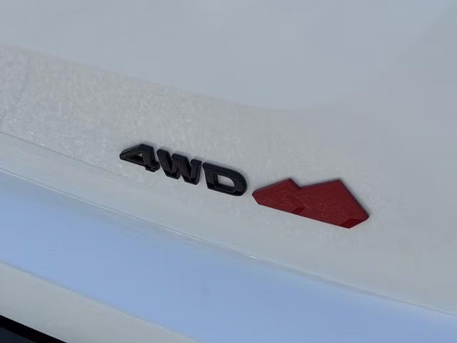2026 Everest White Pearl/Black Nissan Pathfinder Rock Creek 4X4 SUV