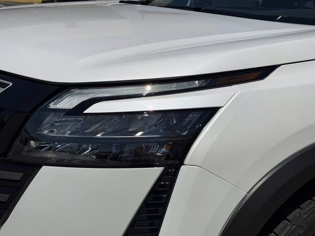 2026 Everest White Pearl/Black Nissan Pathfinder Rock Creek 4X4 SUV