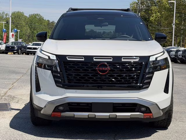 2026 Everest White Pearl/Black Nissan Pathfinder Rock Creek 4X4 SUV