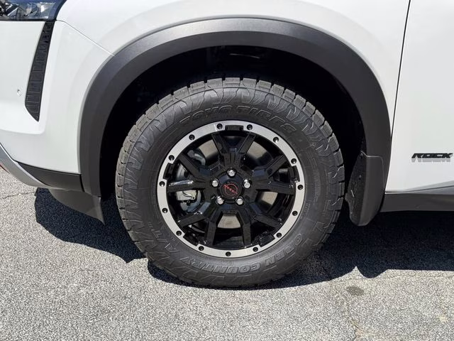 2026 Everest White Pearl/Black Nissan Pathfinder Rock Creek 4X4 SUV