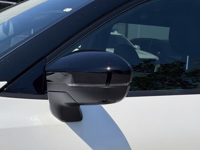 2026 Everest White Pearl/Black Nissan Pathfinder Rock Creek 4X4 SUV