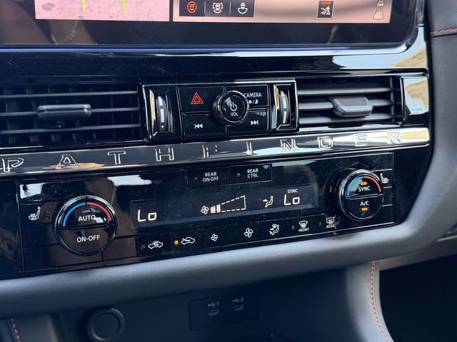 2026 Everest White Pearl/Black Nissan Pathfinder Rock Creek 4X4 SUV