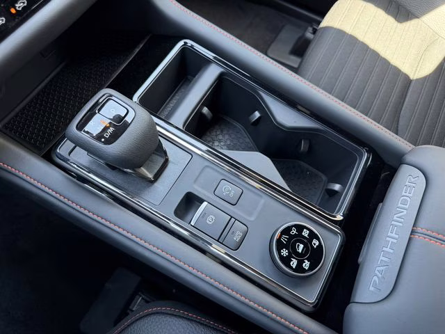 2026 Everest White Pearl/Black Nissan Pathfinder Rock Creek 4X4 SUV