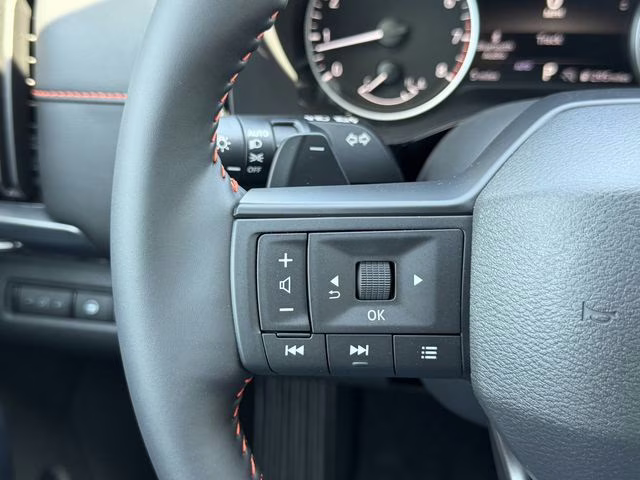2026 Everest White Pearl/Black Nissan Pathfinder Rock Creek 4X4 SUV