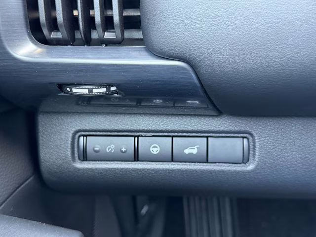2026 Everest White Pearl/Black Nissan Pathfinder Rock Creek 4X4 SUV