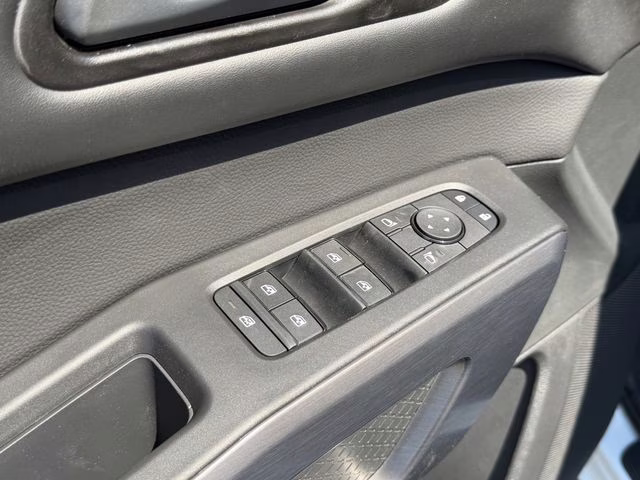 2026 Everest White Pearl/Black Nissan Pathfinder Rock Creek 4X4 SUV