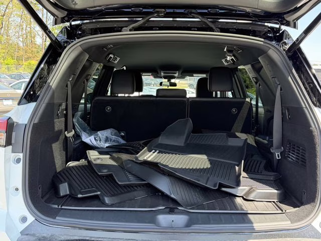 2026 Everest White Pearl/Black Nissan Pathfinder Rock Creek 4X4 SUV