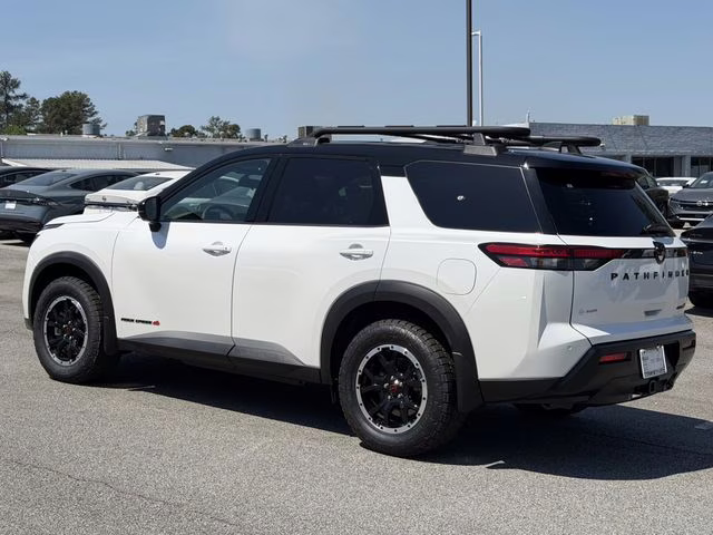 2026 Everest White Pearl/Black Nissan Pathfinder Rock Creek 4X4 SUV