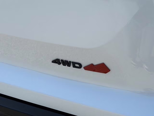 2026 Everest White Pearl/Black Nissan Pathfinder Rock Creek 4X4 SUV