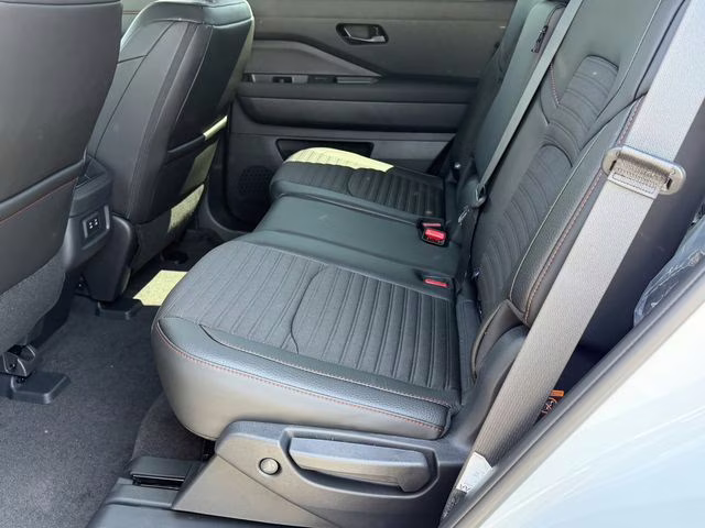 2026 Everest White Pearl/Black Nissan Pathfinder Rock Creek 4X4 SUV