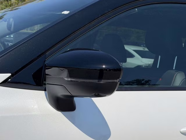2026 Everest White Pearl/Black Nissan Pathfinder Rock Creek 4X4 SUV