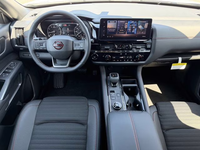 2026 Everest White Pearl/Black Nissan Pathfinder Rock Creek 4X4 SUV