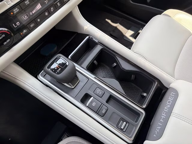 2026 Everest White Pearl Tricoat Nissan Pathfinder SL FWD SUV